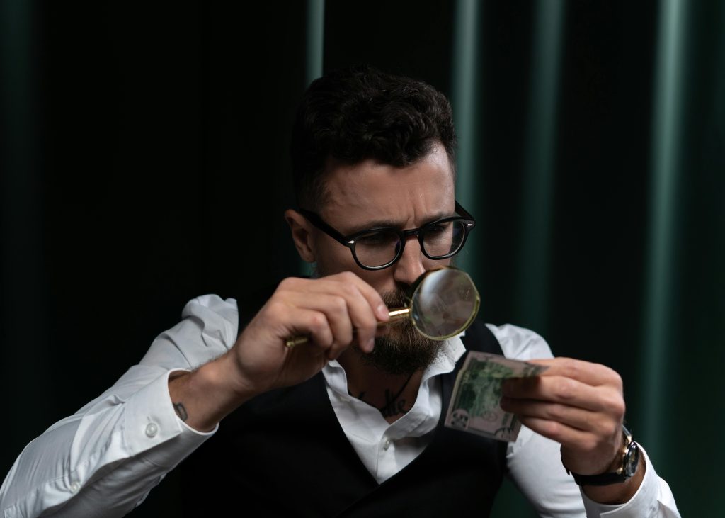 Fraudes Internas na Empresa: Como Detetives Identificam Furtos e Desvios